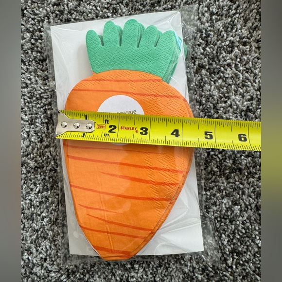 Meri Meri Carrot Plates & Napkins - Picture 2 of 6
